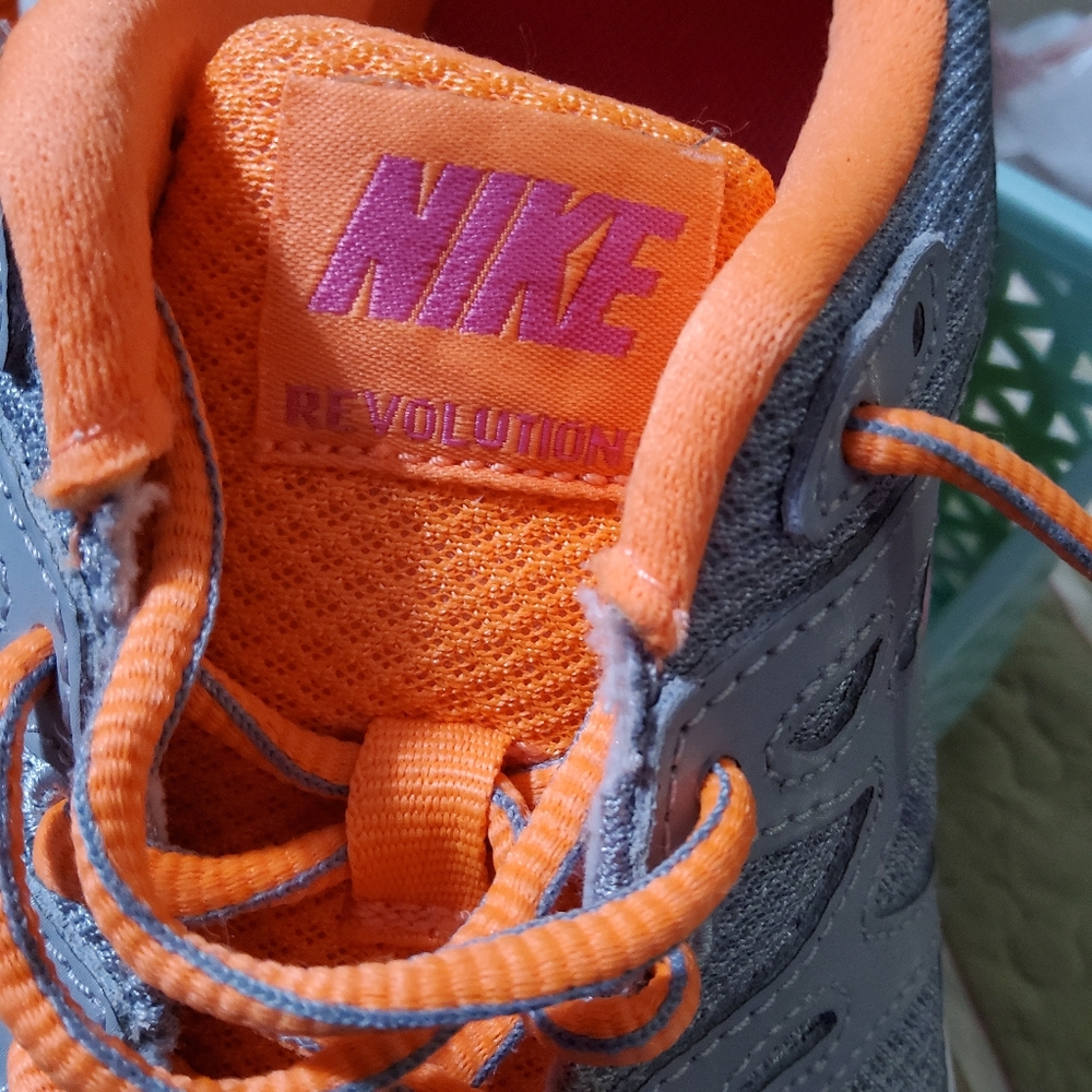Nike size 9 - Picture 4 of 4